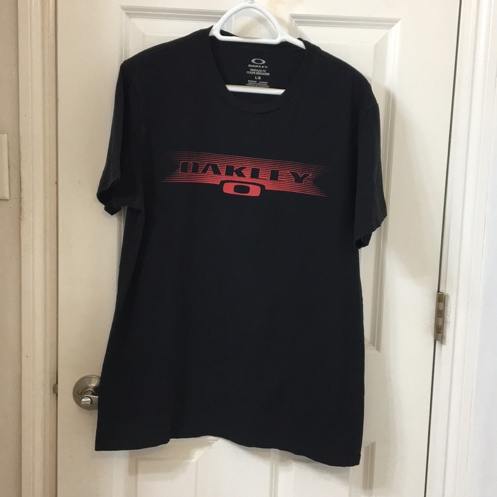 Men’s Oakley crew neck T- Shirt